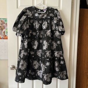 Elegant Black and White Floral Dress with pockets.